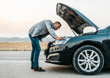 Jak raporty historii pojazdów chronią przed kupnem wadliwego samochodu?