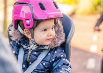 Kaski dla dzieci i prawo jazdy od 17. roku życia